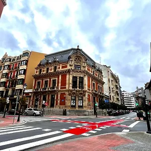 https://piso-en-el-centro-de-bilbao-frente-a-la-alhndiga.bilbaohotelsspain.com